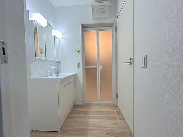 ドライヤーの風に包まれながら、今日一日の終わりを感じる。そんな、地味だけど決して無くてはならない、名脇役。