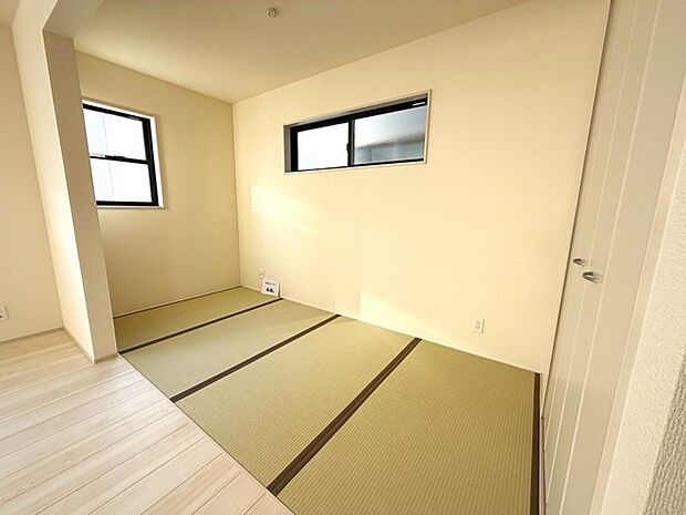 リビングと続き間の畳コーナー