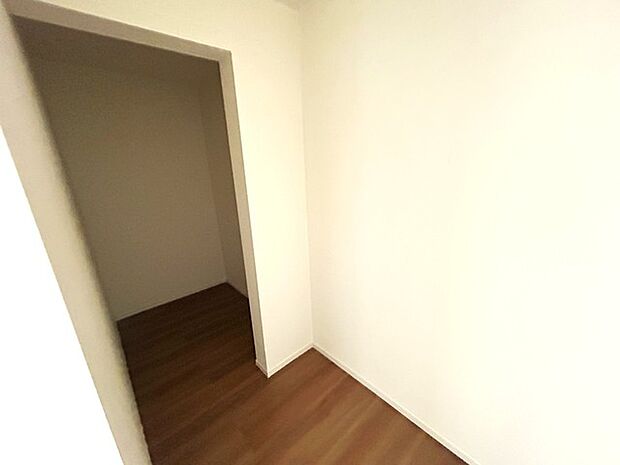 収納上手さんの御用達、大型ウォークインクローゼット。 