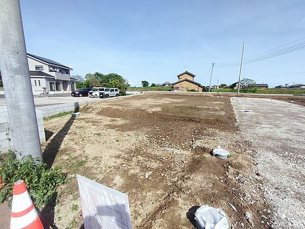 敷地360.9m2、芝生の庭が入る余裕の広さ。