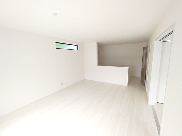 家族が自然に集りそうな広さが魅力のLDK。