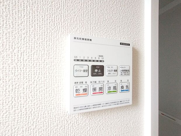 空気もこもらず、いつもクリーンな浴室乾燥機付。