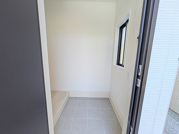 玄関は家の顔でもあります。広いと気持ちがいいですね！ 