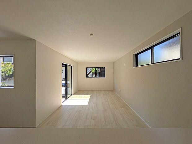 開放感と採光にこだわった、18帖のLDK。