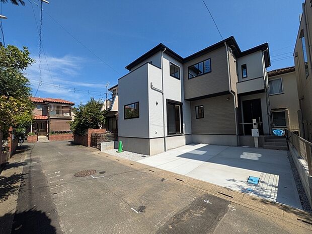 並列2台駐車可能な、ゆとりのカースペースがここに。