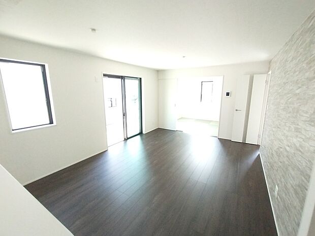 ご家族みんながゆったりくつろげる広々リビング。 