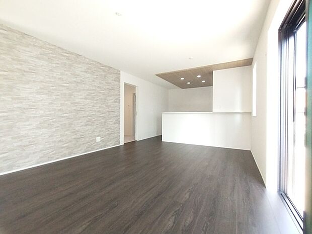 ご家族みんながゆったりくつろげる広々リビング。 