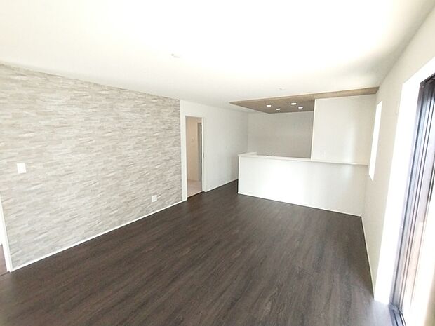 家族が自然に集りそうな広さが魅力のＬＤＫ。 