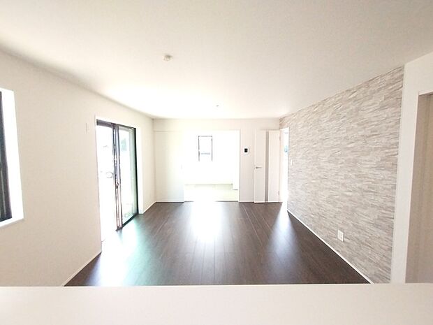 ご家族みんながゆったりくつろげる広々リビング。 