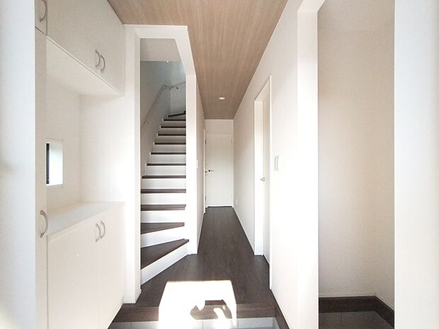 たっぷりの収納スペースで快適に暮らせそう。 