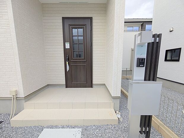 玄関は家の顔でもあります。広いと気持ちがいいですね！ 