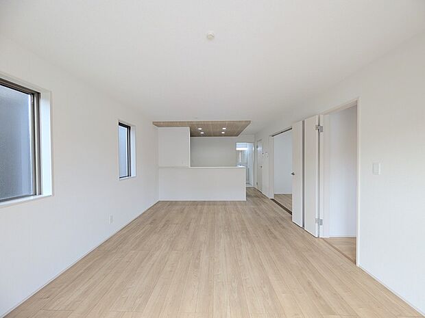 リビングは家具の配置も思いのまま。自由度が高い設計です。 