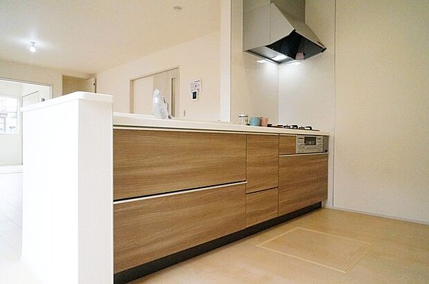 対面キッチンがご家族の温かい時間を演出。 