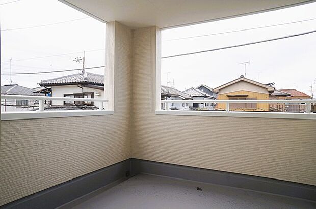 いつも忙しいご家庭に嬉しいインナーバルコニーの家。 