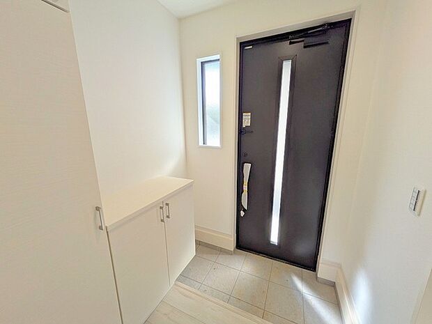 シンプルなデザインの玄関収納。