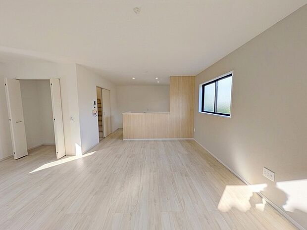 ご家族みんながゆったりくつろげる広々リビング。 