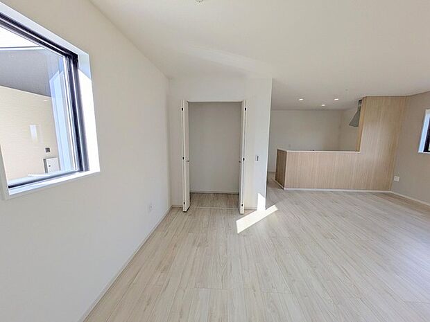 家族が自然に集りそうな広さが魅力のＬＤＫ。 