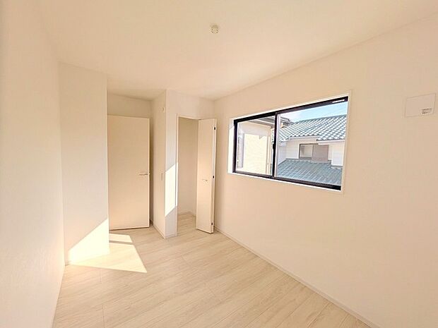 全居室収納スペース付きの物件です。 