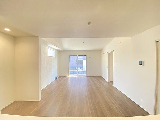 朝から日差しいっぱい、 早起きしたくなるLDK。