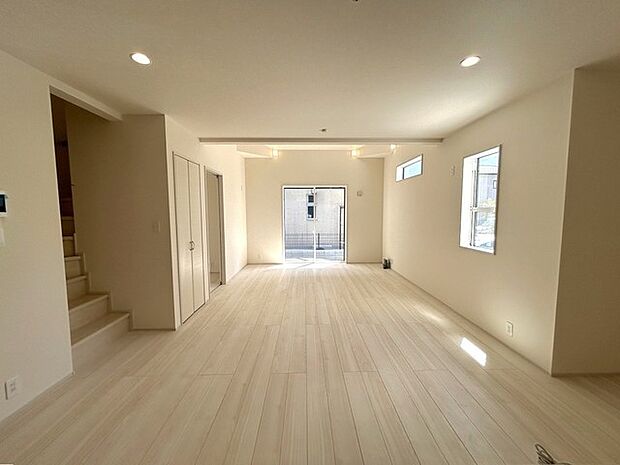 家族の動線が分かりやすいと定評のあるリビングイン階段を採用したプラン。 