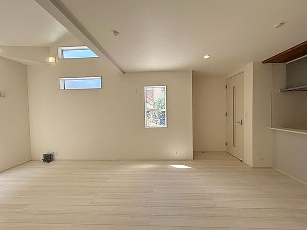 ご家族みんながゆったりくつろげる広々リビング。 