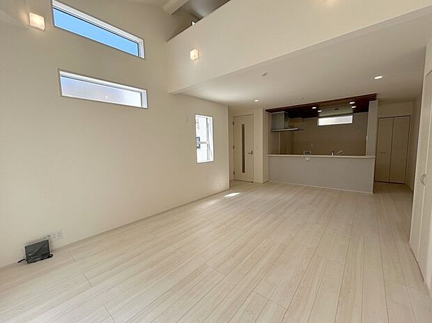 解放感あふれるリビングは、自然に光と風に恵まれます。 