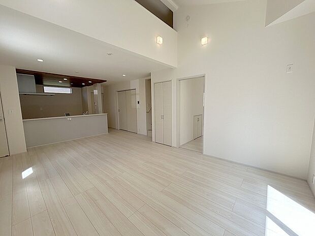 家族が自然に集りそうな広さが魅力のＬＤＫ。 