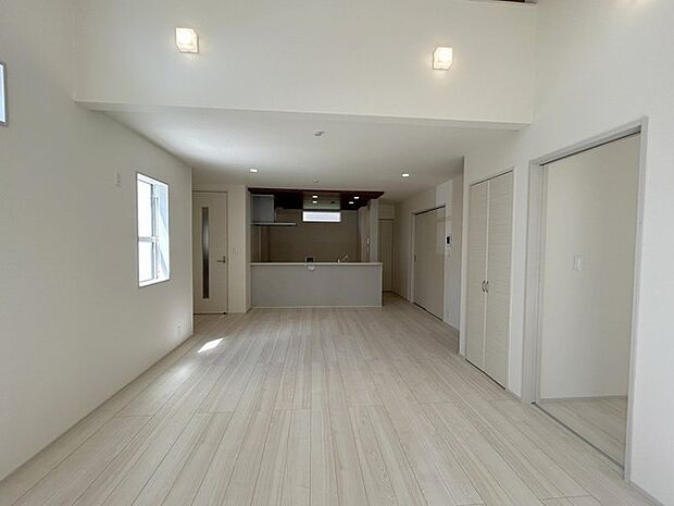 開放感と採光にこだわった、21帖のＬＤＫ。 