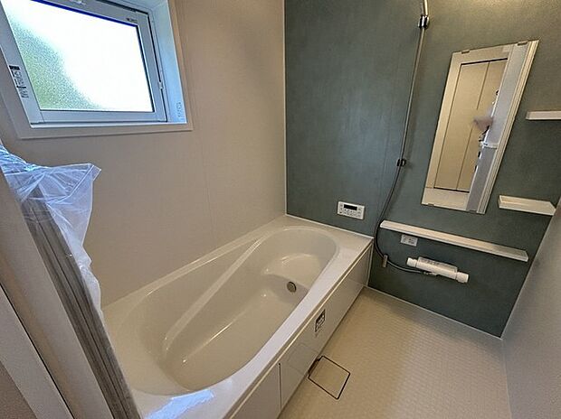 広々1坪タイプのゆったり浴室ユニット。防カビ・抗菌素材なのもうれしい。 