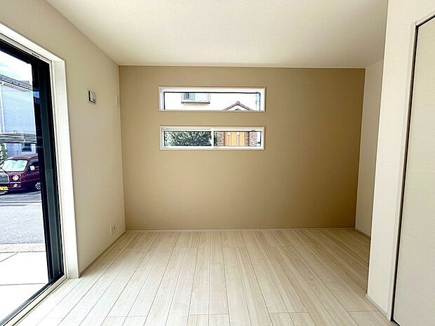 たっぷりの陽光と、心地よい風が舞い込みます。 