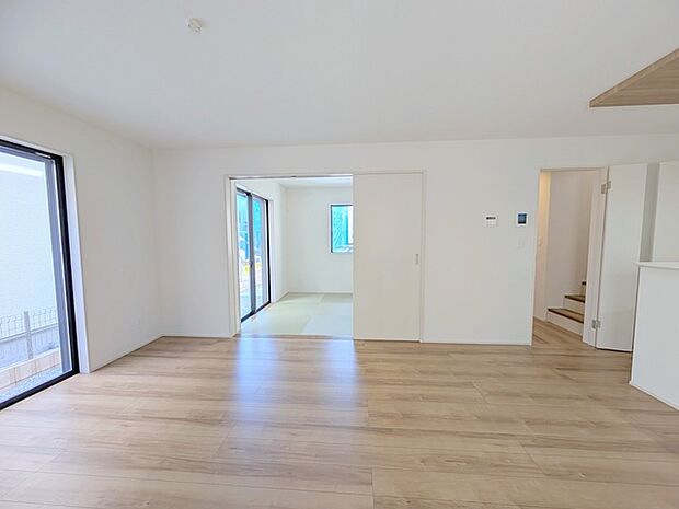 リビングは家具の配置も思いのまま。自由度が高い設計です。 