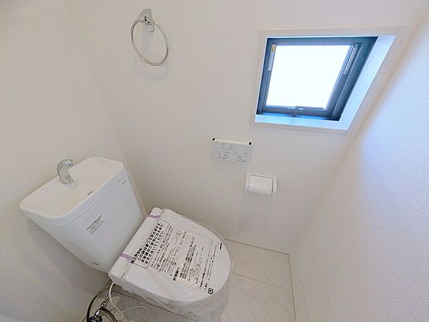 お掃除らくらく。便座脇の操作盤をなくした、リモコンタイプのお手洗い。 