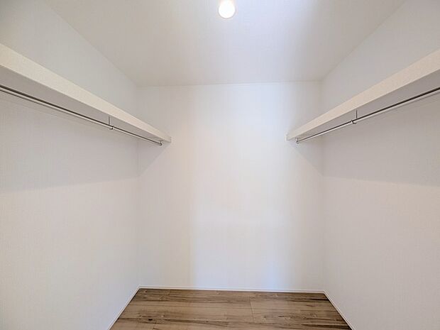 たっぷり収納で、お部屋の中はいつもキレイに片付きそうですね。 