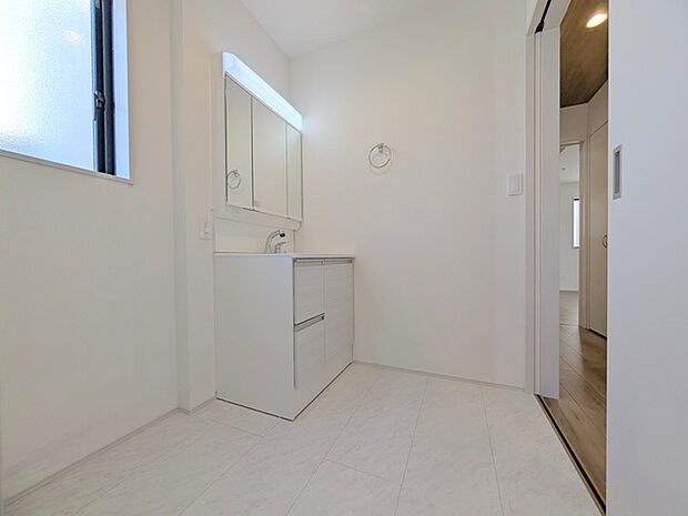 お風呂に入る前、心も体もふっと一息つける「静けさの入り口」。 