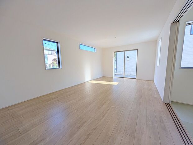 開放感と採光にこだわった、18帖のLDK。