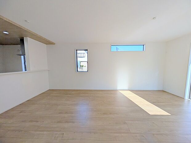 ご家族みんながゆったりくつろげる広々リビング。