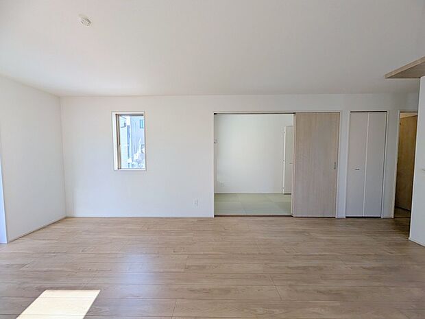 和室とリビングが続き間に。定評のあるプランを採用。