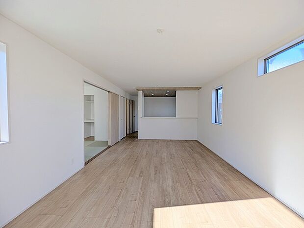 家族が自然に集りそうな広さが魅力のLDK。