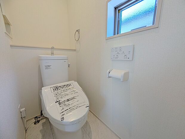 お掃除らくらく。便座脇の操作盤をなくした、リモコンタイプのお手洗い。