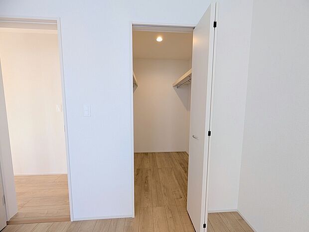 多趣味のご家族にも嬉しい、ウォークインクローゼット。