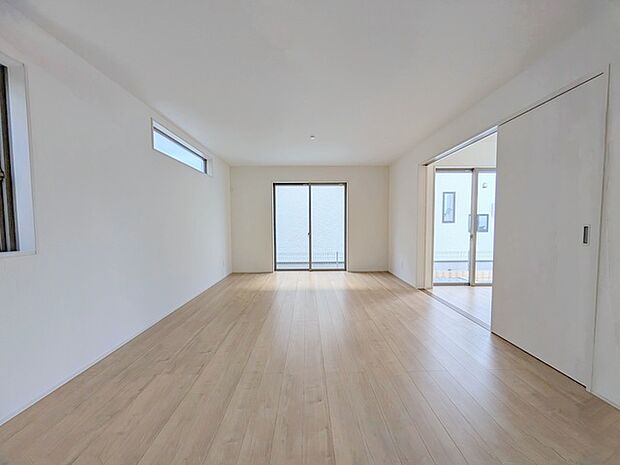 南側に大きな窓を配置、明るいリビングが出来ました。 