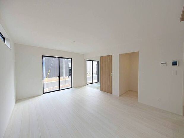 リビングは家具の配置も思いのまま。自由度が高い設計です。 