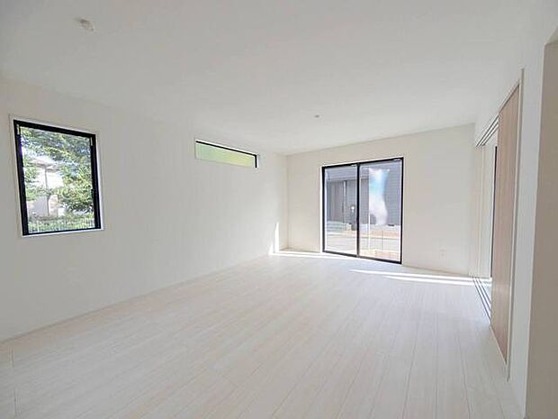 ご家族みんながゆったりくつろげる広々リビング。 