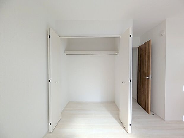 たっぷりの収納スペースで快適に暮らせそう。 