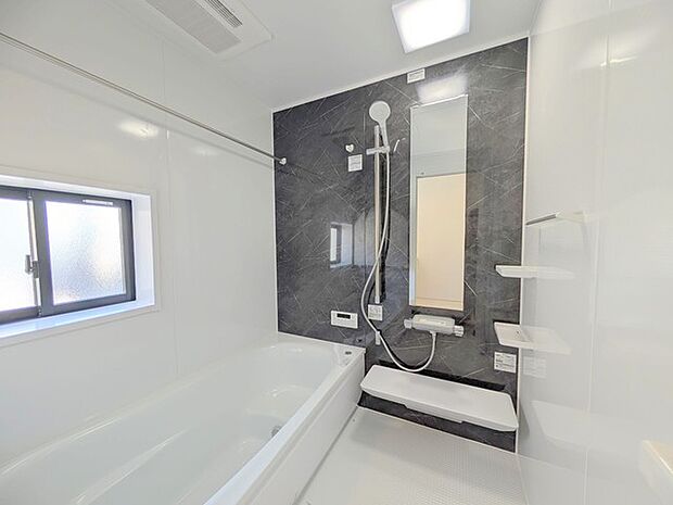 1坪広さを設けた浴室でゆったりバスタイム。 