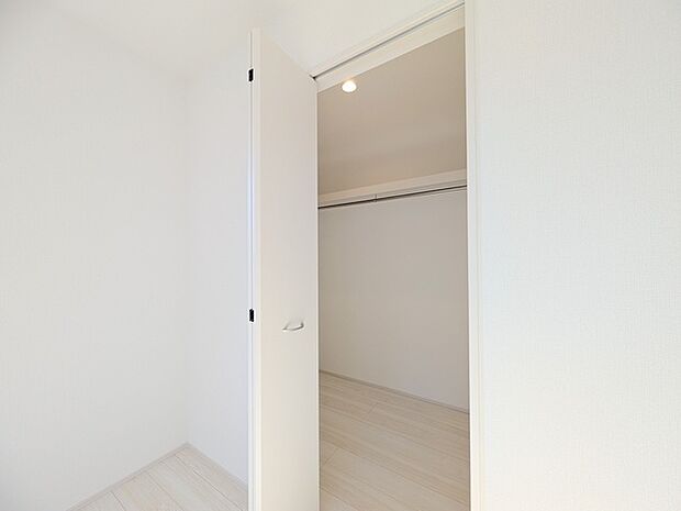 多趣味のご家族にも嬉しい、ウォークインクローゼット。 