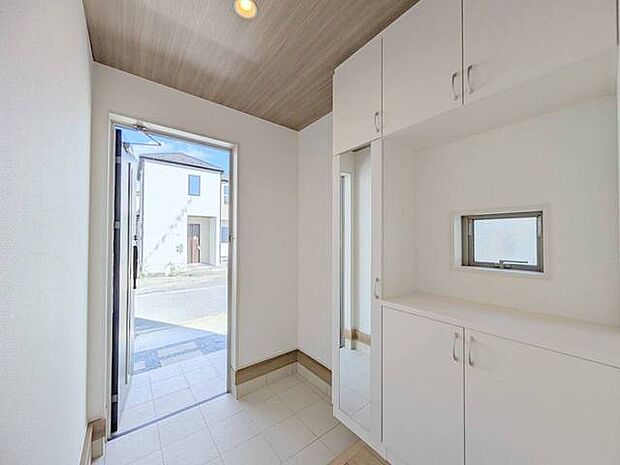 玄関は家の顔でもあります。広いと気持ちがいいですね!