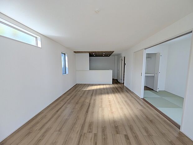 家族が自然に集りそうな広さが魅力のＬＤＫ。 