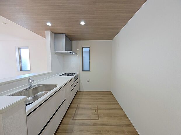 料理をしながらでも、ご家族との会話を楽しめる対面キッチン。 