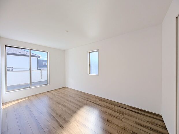 バルコニーからはたっぷりと太陽の光が舞い込みます。 